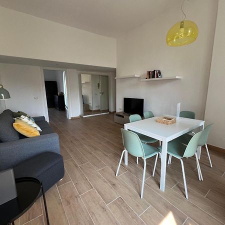 New Apartment With Balcony, Isola Bosco Verticale Milão Exterior foto