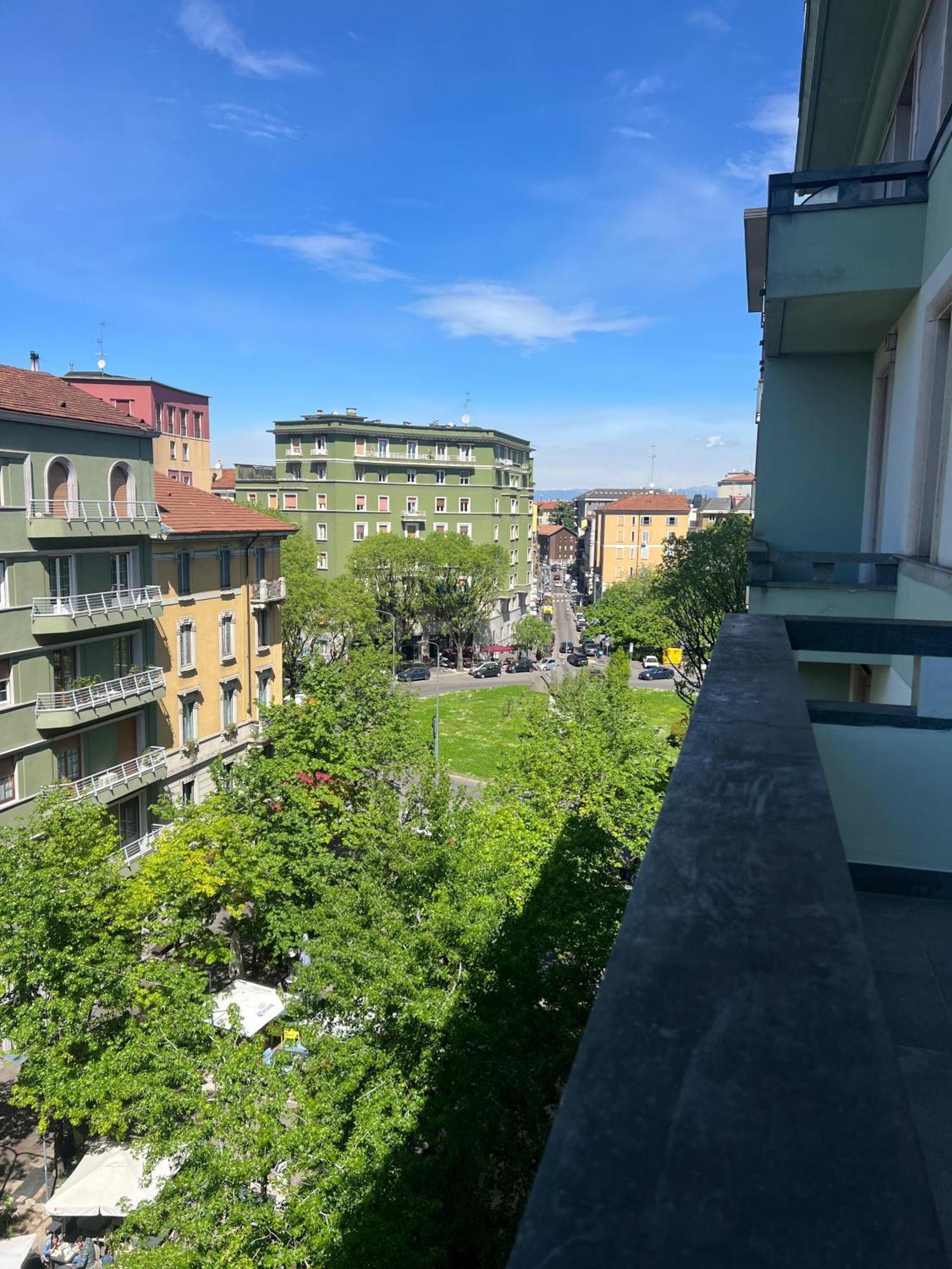 New Apartment With Balcony, Isola Bosco Verticale Milão Exterior foto