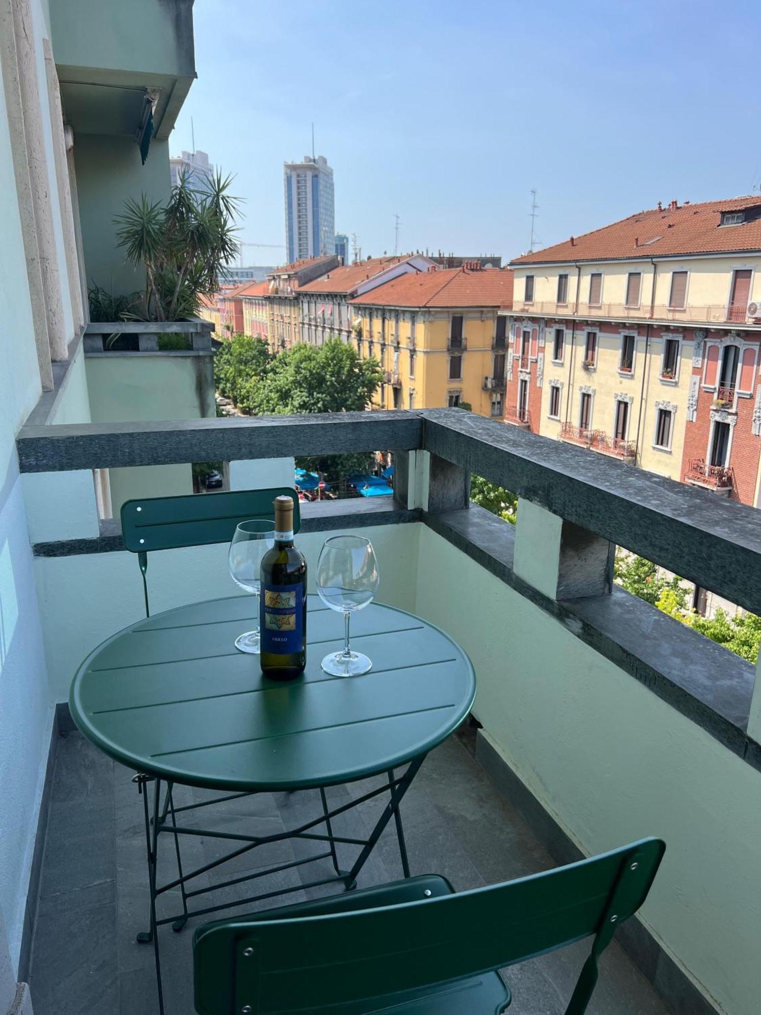 New Apartment With Balcony, Isola Bosco Verticale Milão Exterior foto
