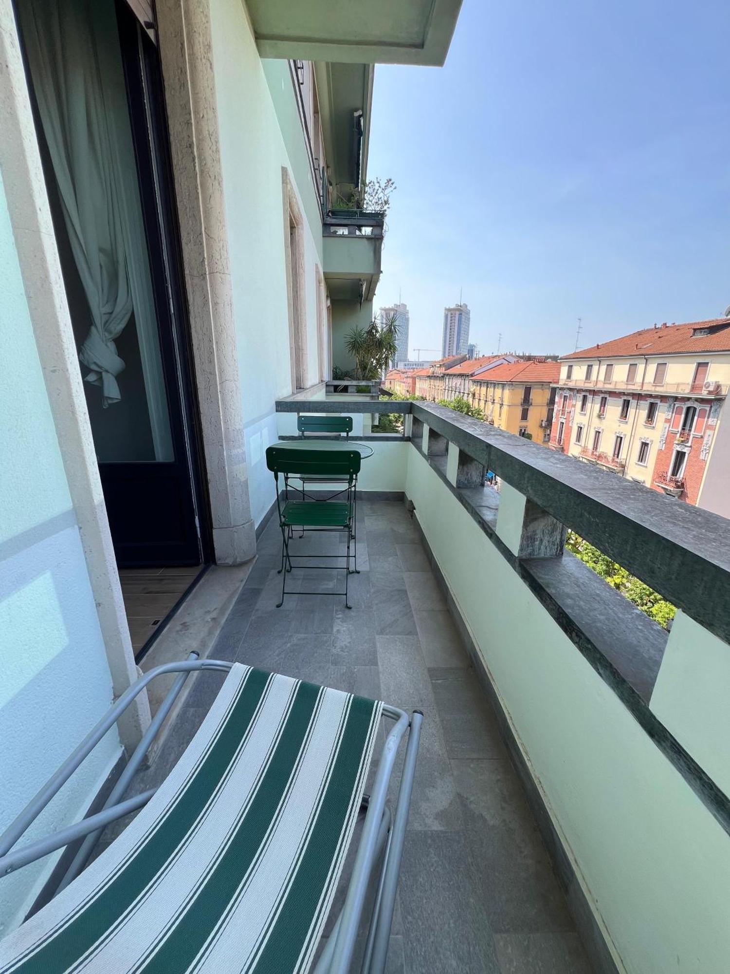 New Apartment With Balcony, Isola Bosco Verticale Milão Exterior foto