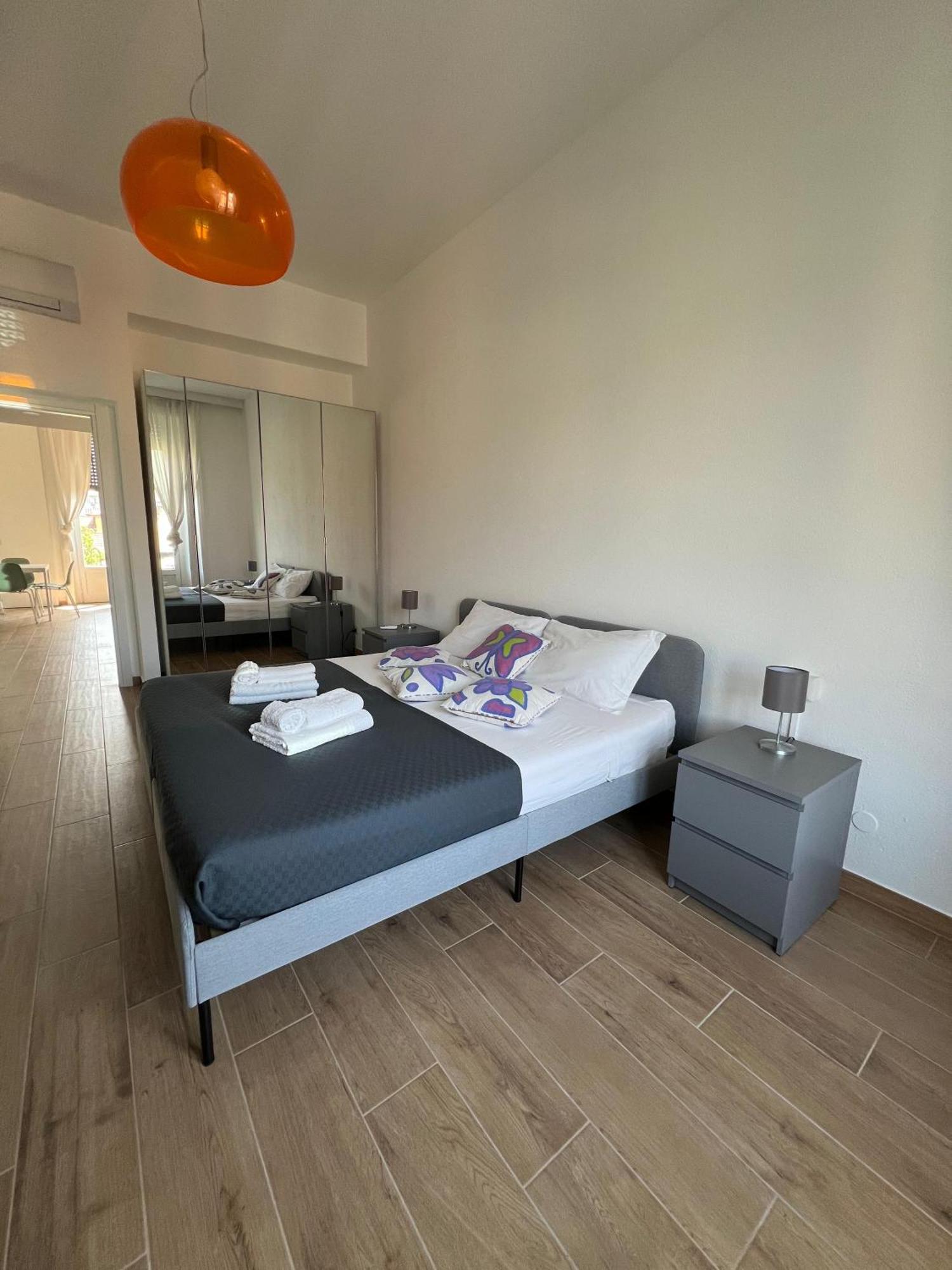 New Apartment With Balcony, Isola Bosco Verticale Milão Exterior foto
